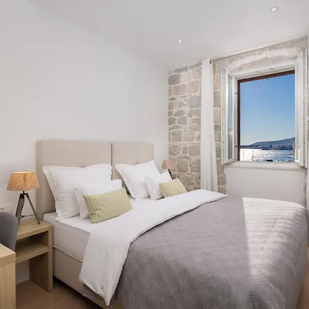 Meridiem Apartman *