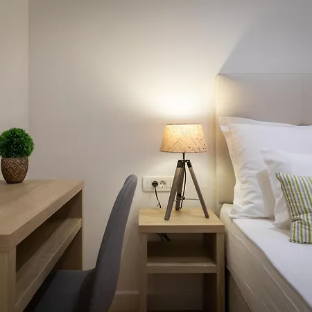 Meridiem Apartment *