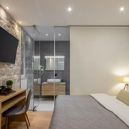 Meridiem Apartment *