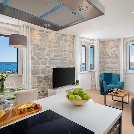 Meridiem Apartment *